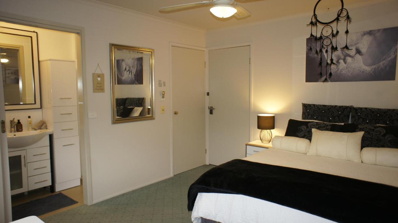 ונוס ביי Venus Escapes Guesthouse מראה חיצוני תמונה